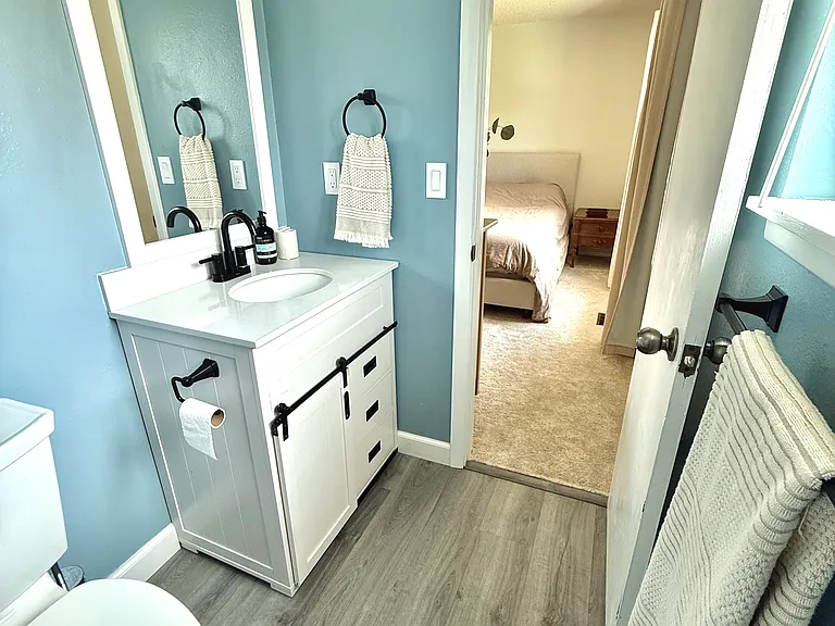 915 Valkenburg Dr — Photo 13