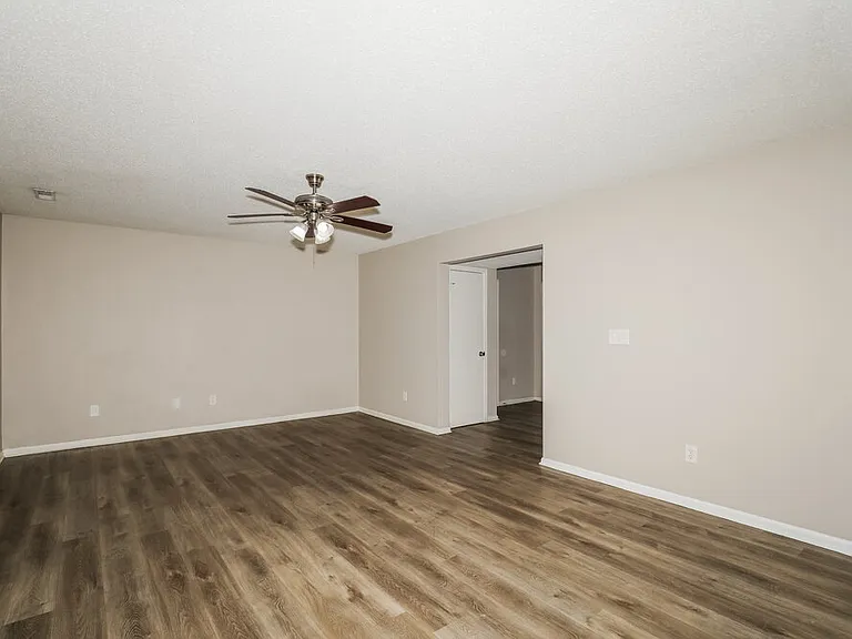 4349 Village Trace Ct — Photo 8