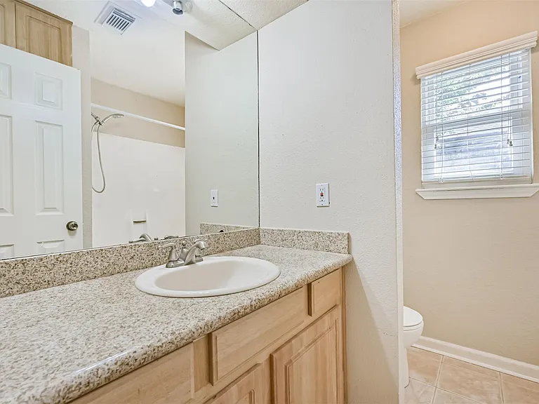 1113 N Heron Dr — Photo 24