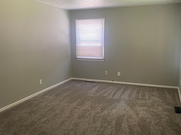 5th image of 25544 Chatworth Dr