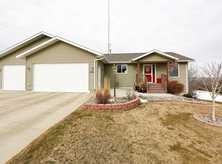 1752 Evergreen Ave SW, Minot, ND 58701