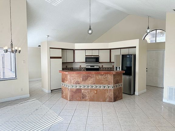 5th image of 425 Otter Creek Dr