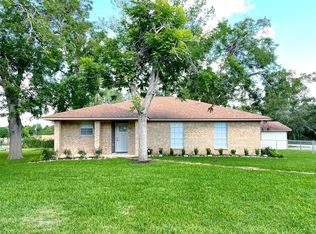 102 Cotton St, Jones Creek, TX 77541