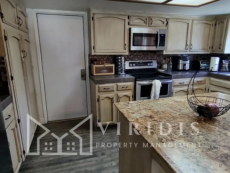 13408 Warrenton Ave — Photo 5