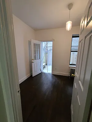 Rented by Point NYC | media 2
