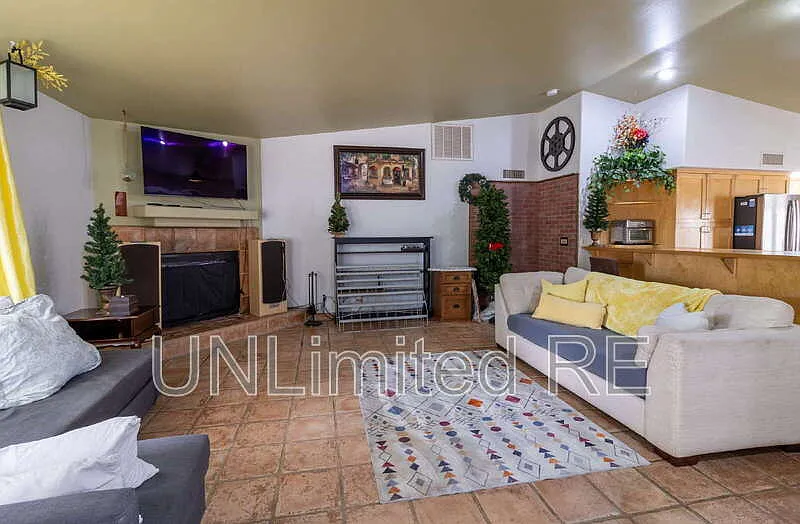 3 bed, 2.0 bath, 1900 sqft, $2,800 — Photo 3