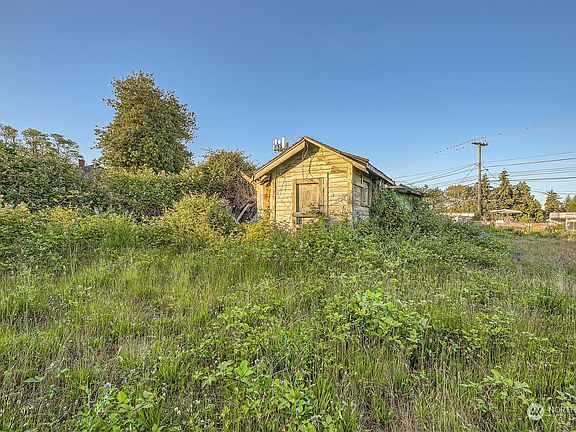3rd image of 12463 Des Moines Memorial Drive S
