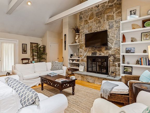 5th image of 155 Sea Farm Ln