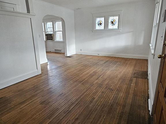 2nd image of 348 Spencer St