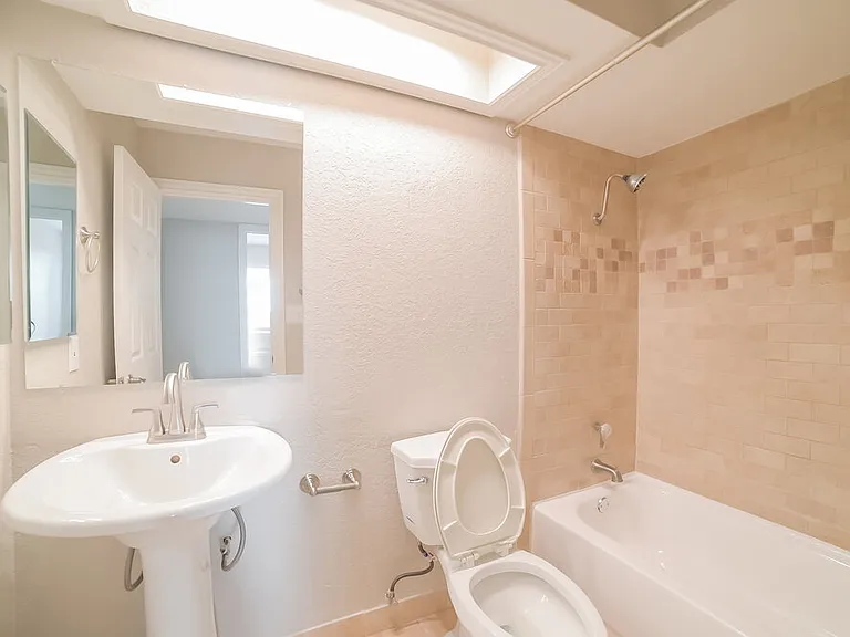 631 W Lindner Ave — Photo 14