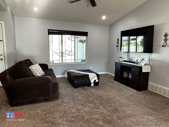 3rd image of 319 Bromegrass Dr