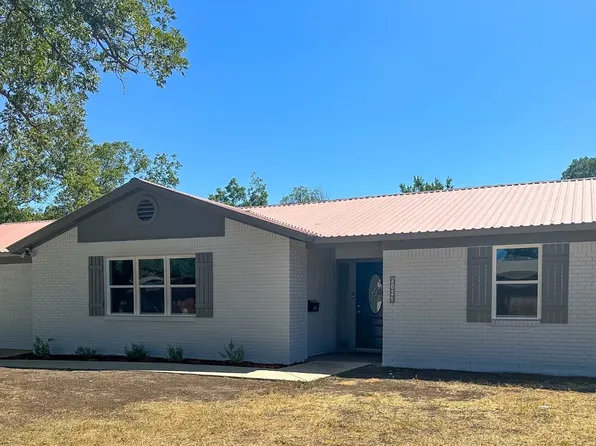 2021 S China St, Brady, TX 76825