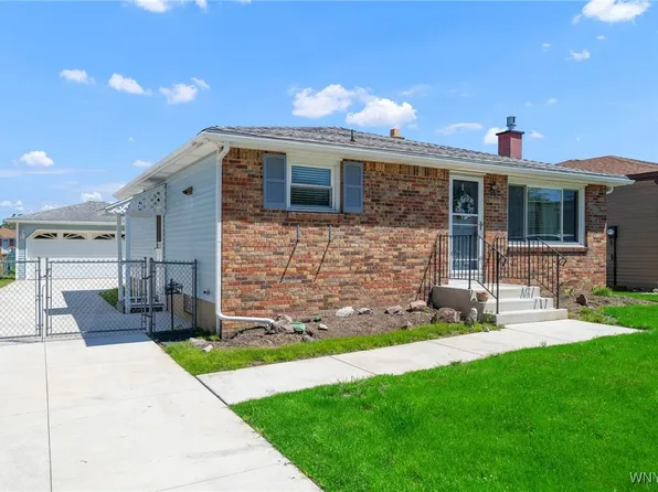 36 Knollwood Dr, Cheektowaga, NY 14227