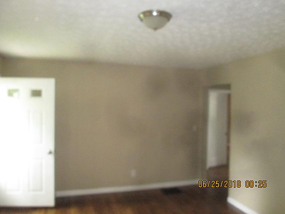 3rd image of 3452 Medina Ave