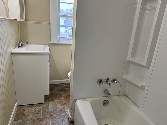 4th image of 2261 Pierce Ave