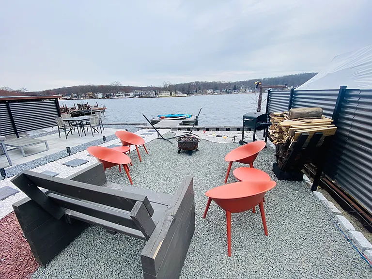 71 S Lakeside Ave — Photo 4