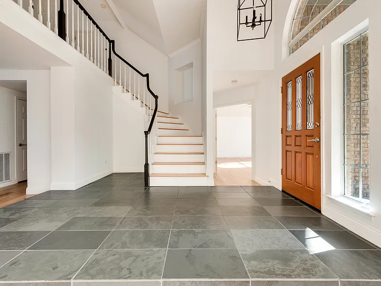2049 Cannes Dr — Photo 5