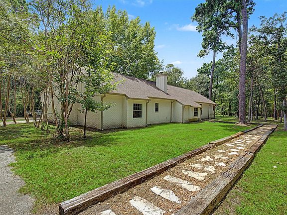3rd image of 83 Dahlia Rd