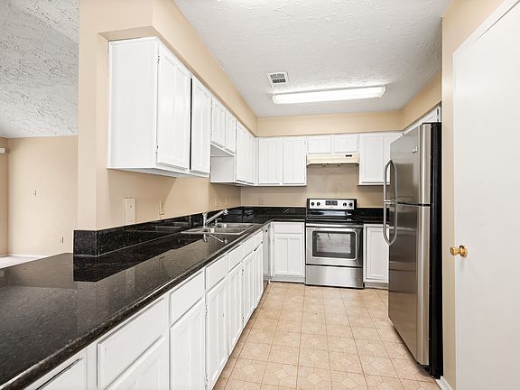 4th image of 13610 Pecan Oak Dr