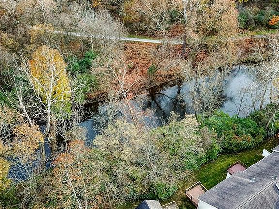2nd image of 1423 Waters Edge Dr #B