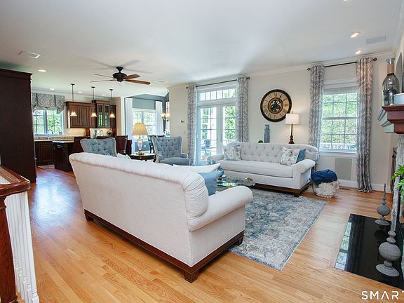 4th image of 37 Bantry Road #37