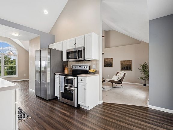 4th image of 104 Caitlin Ct