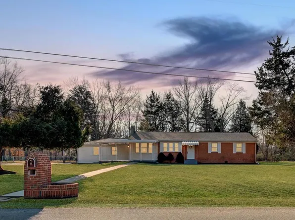 8305 Warren Dr, Pomfret, MD 20675