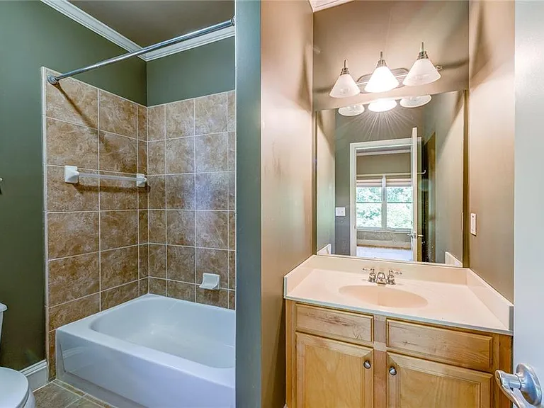 950 Glengate Pl — Photo 29