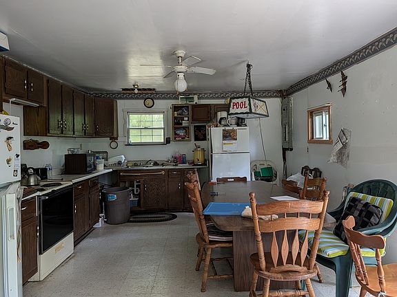 4th image of 382 Ski Hi Rd