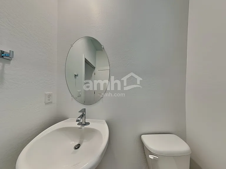 12523 W Flynn Ln — Photo 10
