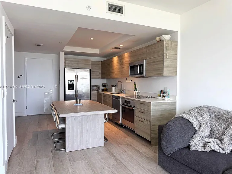 121 NE 34th St #F1605 — Photo 4