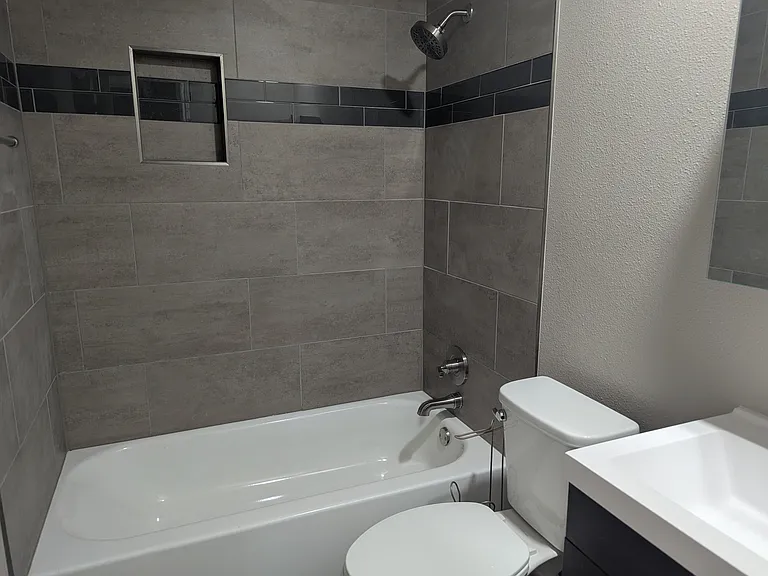 5700 Westchase Dr — Photo 7