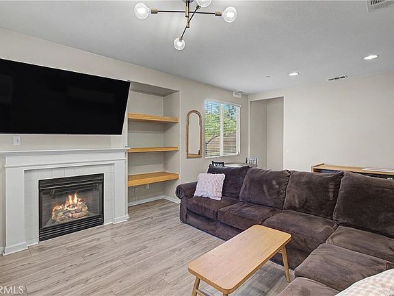 4th image of 3271 Laval Ln