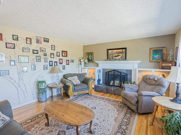 5th image of 10405 NW Lakeshore Ave