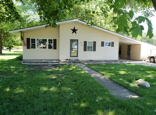 206 S Graham St, Brocton, IL 61917