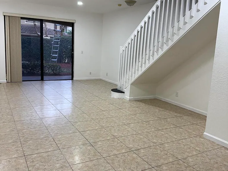 3906 Cherry Ln #3906 — Photo 5
