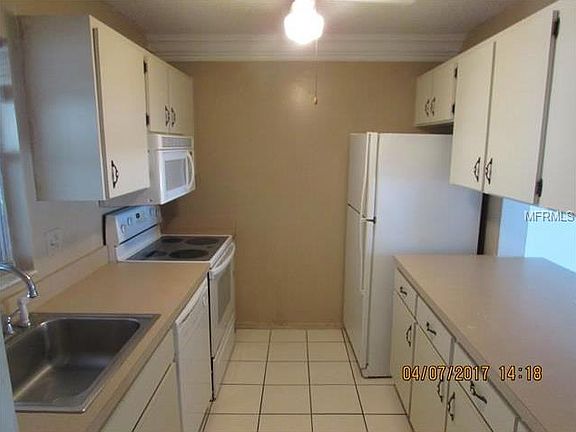 2nd image of 3305 Ramblewood Pl