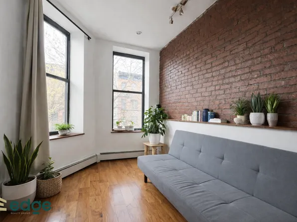 382 Kosciusko Street image 1 of 9