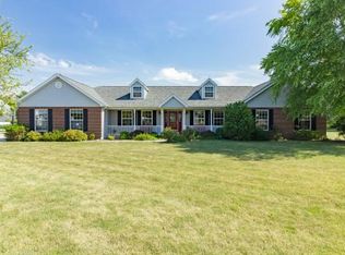 230 Taylor Ln, Arthur, IL 61911