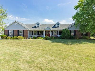 230 Taylor Ln, Arthur, IL, 61911