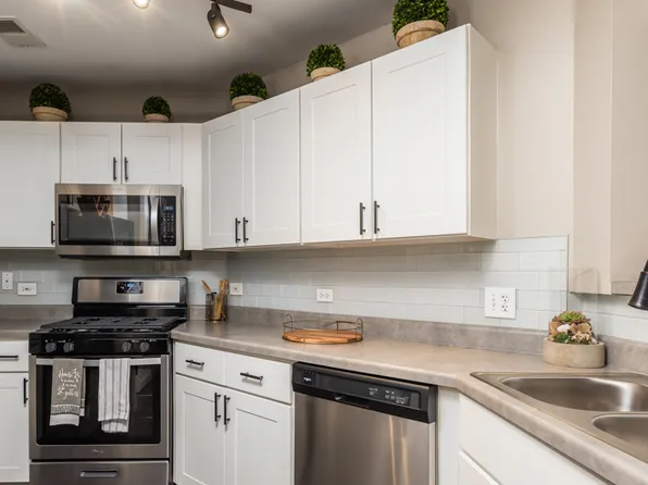 Legacy at Fox Valley Apartments