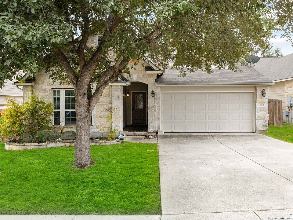1st image of 209 Turnberry Dr