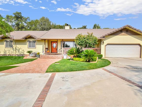 3rd image of 15615 Curtis Cir