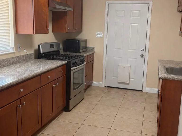 7240 Chesney Way — Photo 10