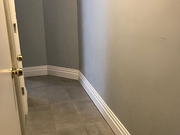 4th image of 233 Kell Ave #2