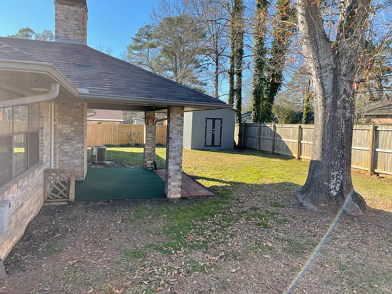 207 Leslie Dr — Photo 16