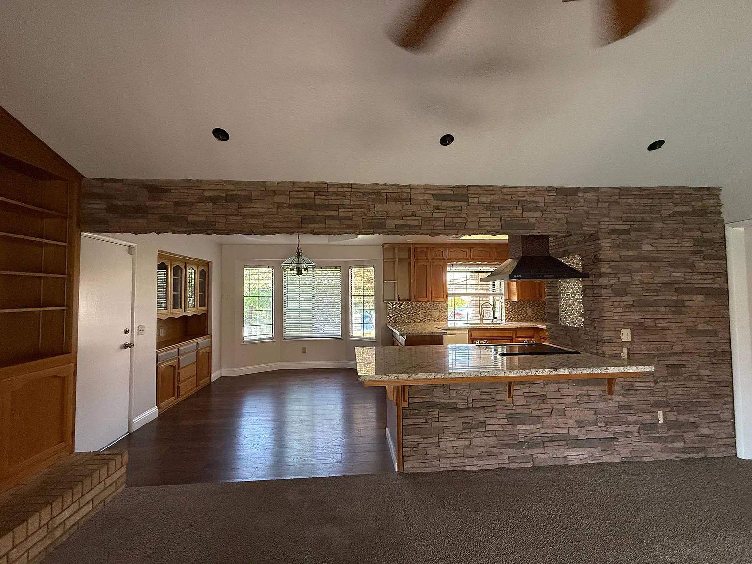 3 bed, 1843 sqft, $2,395 — Photo 4