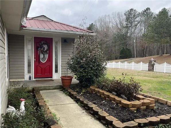 320 Deere Run, Centre, AL 35983