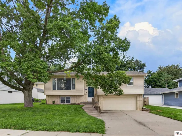 810 S Grandview Ave, Papillion, NE 68046
