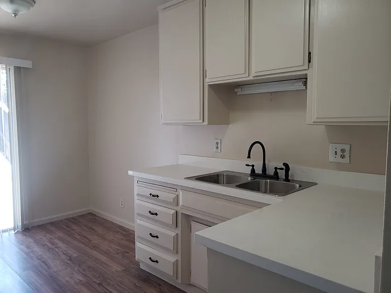 290 Hazel St #D — Photo 6